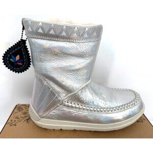 NIB MANITOBAH Silver Metallic Leather Shearling Wool Fur Moccasins Boots Sz 8